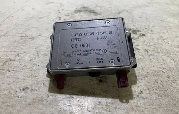 Audi A4 S4 B7 8E 8H Antenna control unit 8E0035456B 021498 09103112