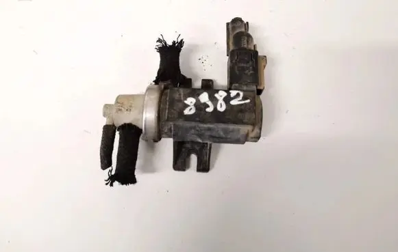 Audi A3 S3 8L Turbo solenoid valve 1j0906627a