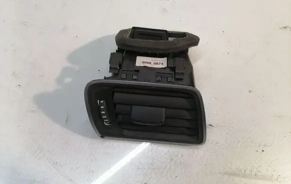 Volkswagen PASSAT B7 Dashboard side air vent grill/cover trim