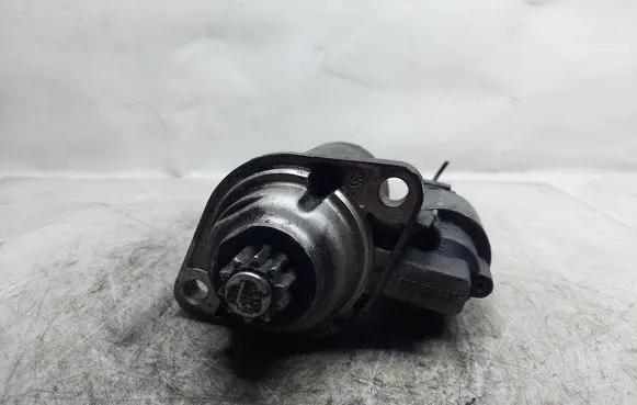 Volkswagen Golf IV Starter motor 0001121008