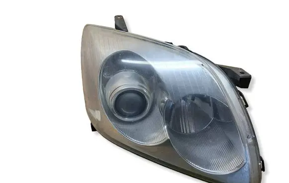 Toyota Avensis T250 Headlight/headlamp 