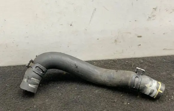 Audi Q7 4L Engine coolant pipe/hose 059121073B