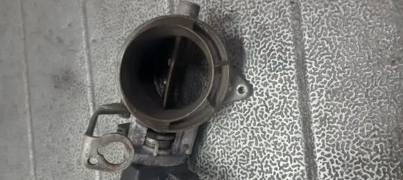 BMW 5 E39 Throttle valve