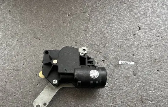 Nissan Patrol Y61 Air flap motor/actuator 2773081L00