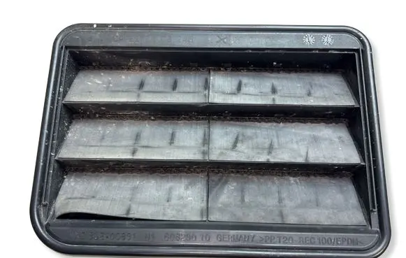 BMW 4 F32 F33 Quarter panel pressure vent 9176945