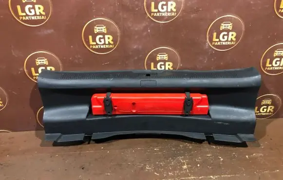 Trunk/boot sill cover protection