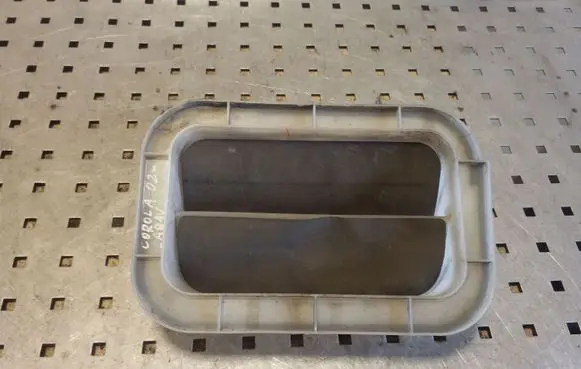 Quarter panel pressure vent
