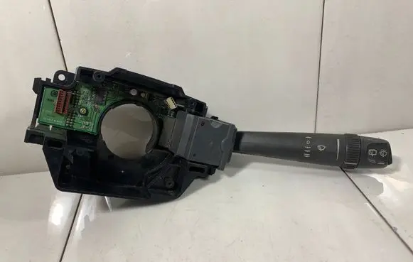 Volvo V70 Wiper control stalk 8666598