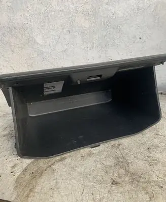 Toyota Corolla Verso AR10 Glove box