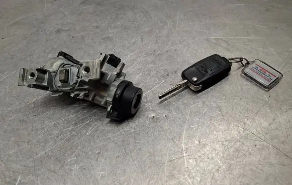 Skoda Octavia Mk2 (1Z) Ignition lock 1K0905851B 1K0905865