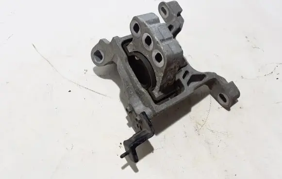 Mazda CX-3 Engine mount bracket DB2W39070A