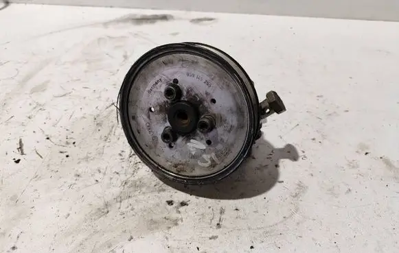 Volkswagen PASSAT B5 Power steering pump 4B0145155