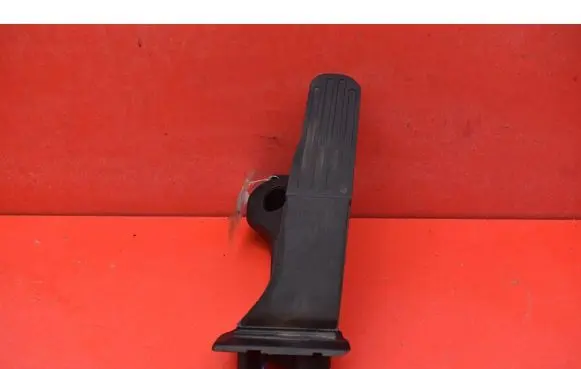 Volkswagen Golf Plus Accelerator throttle pedal 1K1721503BA