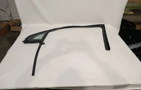 KIA Sportage Front door vent window glass four-door 82530R2000