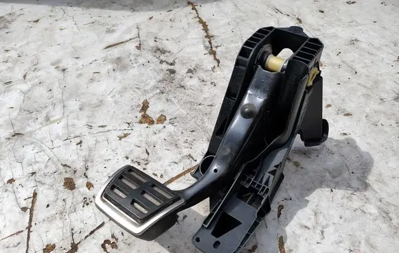 Volkswagen Golf VII Brake pedal 5Q1723058AK
