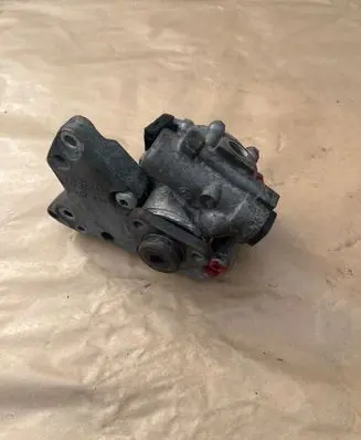 BMW X3 E83 Power steering pump 2247556 3241