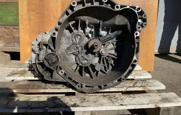 Manual 5 speed gearbox