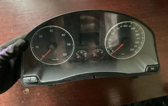 Volkswagen Golf V Speedometer (instrument cluster) 1K0920864B