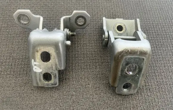Renault Clio IV Rear door hinge set 864000016RG
