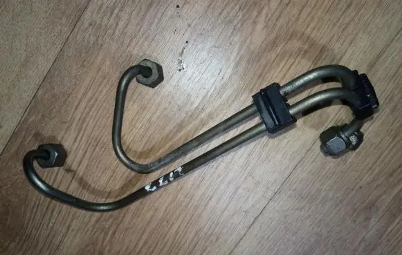 Volvo S40, V40 Fuel line pipe