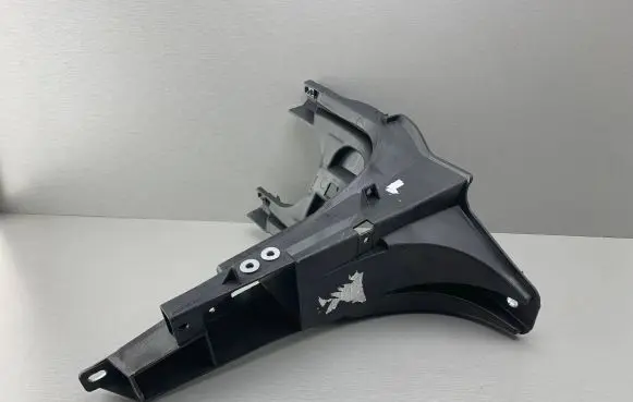 Headlight/headlamp mounting bracket