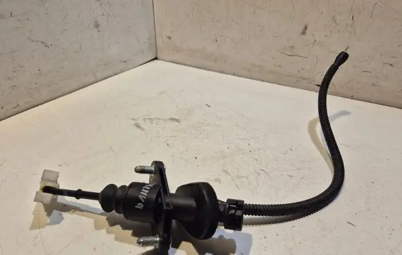 Opel Meriva A Clutch master cylinder 15501TP01
