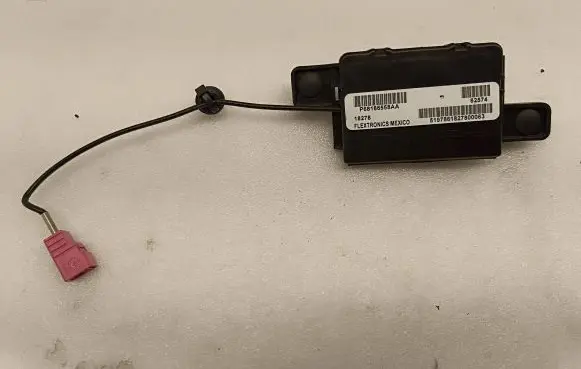 Chrysler Pacifica Antenna control unit P68186558AA 51978618 18278