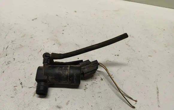 Ford Mondeo Mk III Windscreen/windshield washer pump 1S7117K621KE
