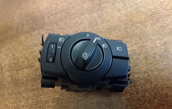 BMW 3 E90 E91 Hazard warning light relay 693279402 33600102 6932794