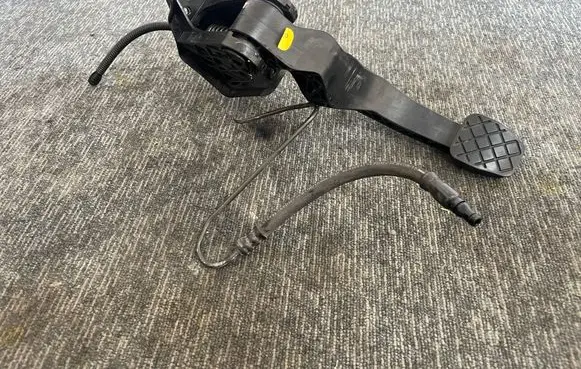 Volkswagen Polo V 6R Clutch pedal 