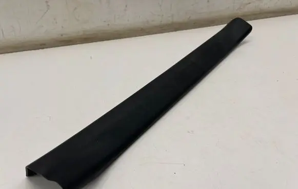 Front sill trim cover