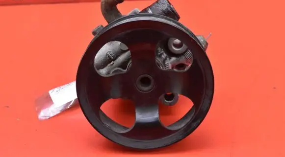 Toyota Avensis Verso Power steering pump