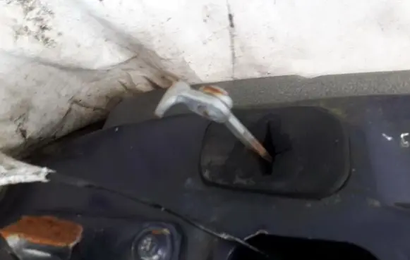 Renault Laguna I Rear door check strap stopper