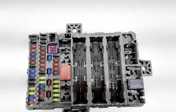 Honda Civic IX Fuse module TV0E210