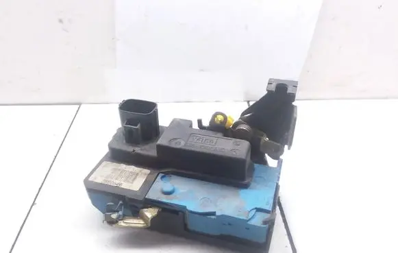 Volvo S60 Front door lock 8650546