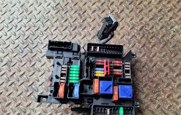 BMW 1 F40 Fuse module 9270355 5A0BD89 9270356