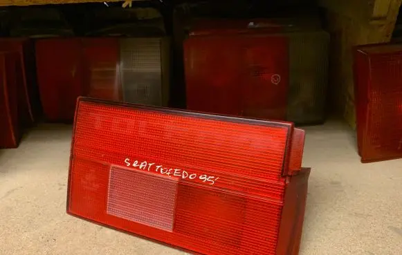 Seat Toledo I (1L) Tailgate rear/tail lights 961603