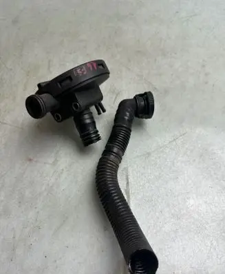 Volkswagen Golf V Breather/breather pipe/hose 03C103201E