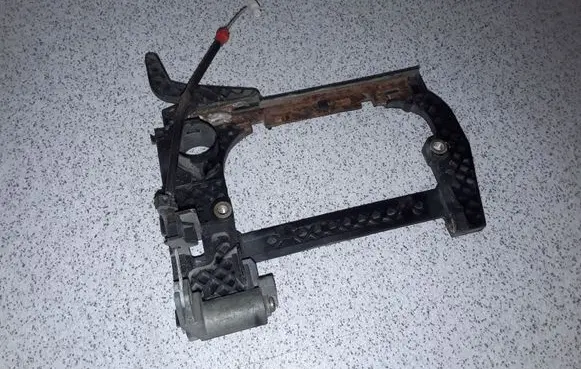 BMW 5 E39 Front door exterior handle/bracket 51218245354 8245354