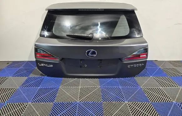 Lexus CT 200H Tailgate/trunk/boot lid