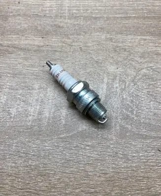 Land Rover Range Rover Classic Spark plug L92YC