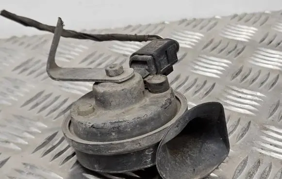 Volkswagen PASSAT B6 Horn signal A046326 000209
