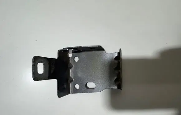 Land Rover Range Rover Evoque L551 Fender mounting bracket K8D216E128AD R80BA 050120