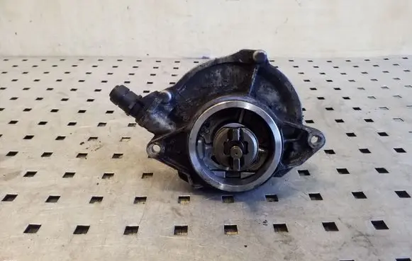 Volkswagen Touareg I Vacuum pump 057145100BE