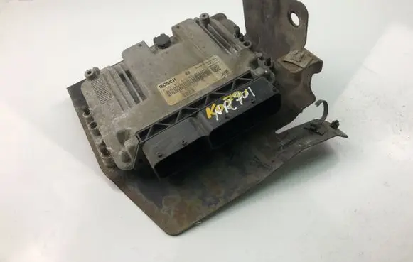 Opel Zafira B Engine control unit/module 55556262