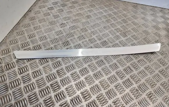 Trunk/boot sill cover protection