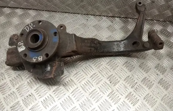 Volkswagen PASSAT B5 Front wheel hub
