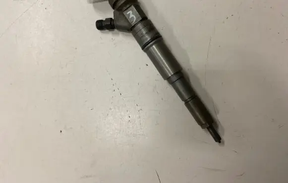 BMW 5 E60 E61 Fuel injector 0445110