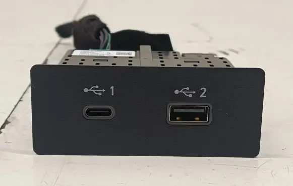 Nissan Qashqai J12 USB socket connector 284H36RA2A
