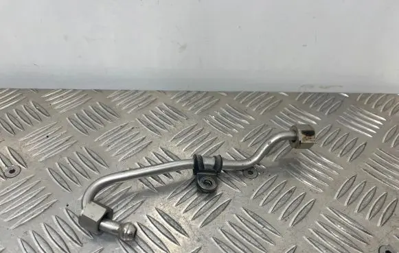 Volkswagen Golf VI Fuel injector supply line/pipe 03CAN